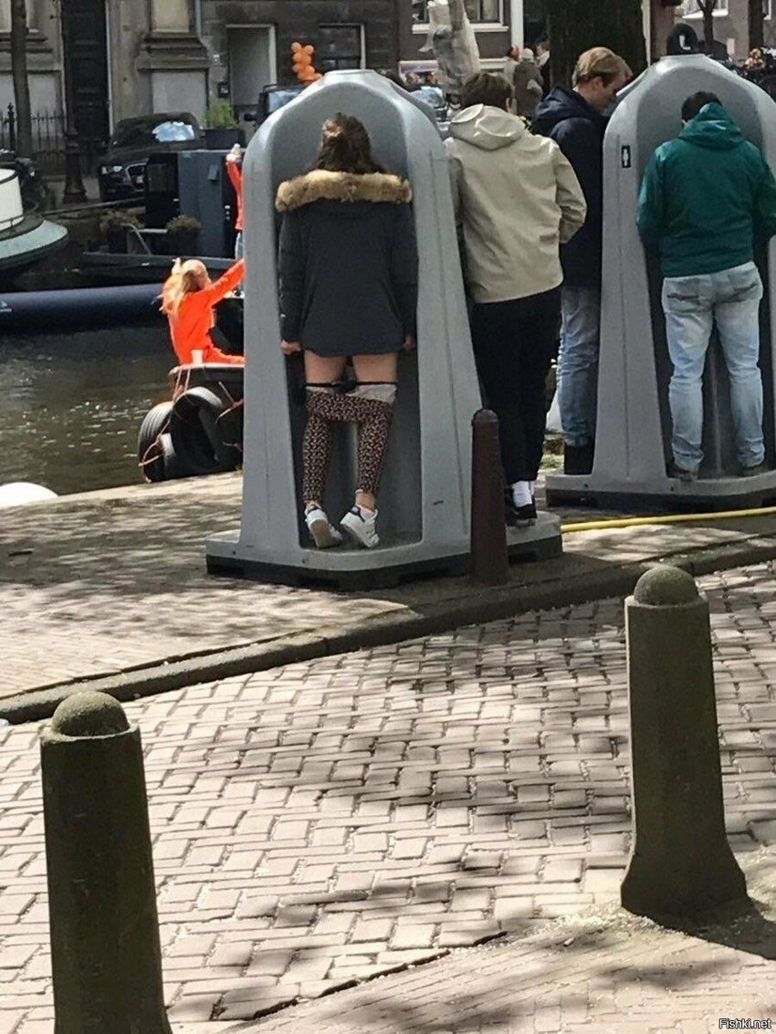 Уличные туалеты в Амстердаме для женщин
