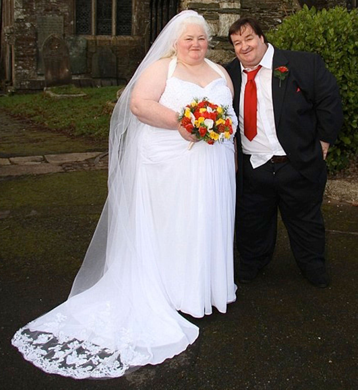 Ужасные пары. Толстая в свадебном платье. Толстая невеста.