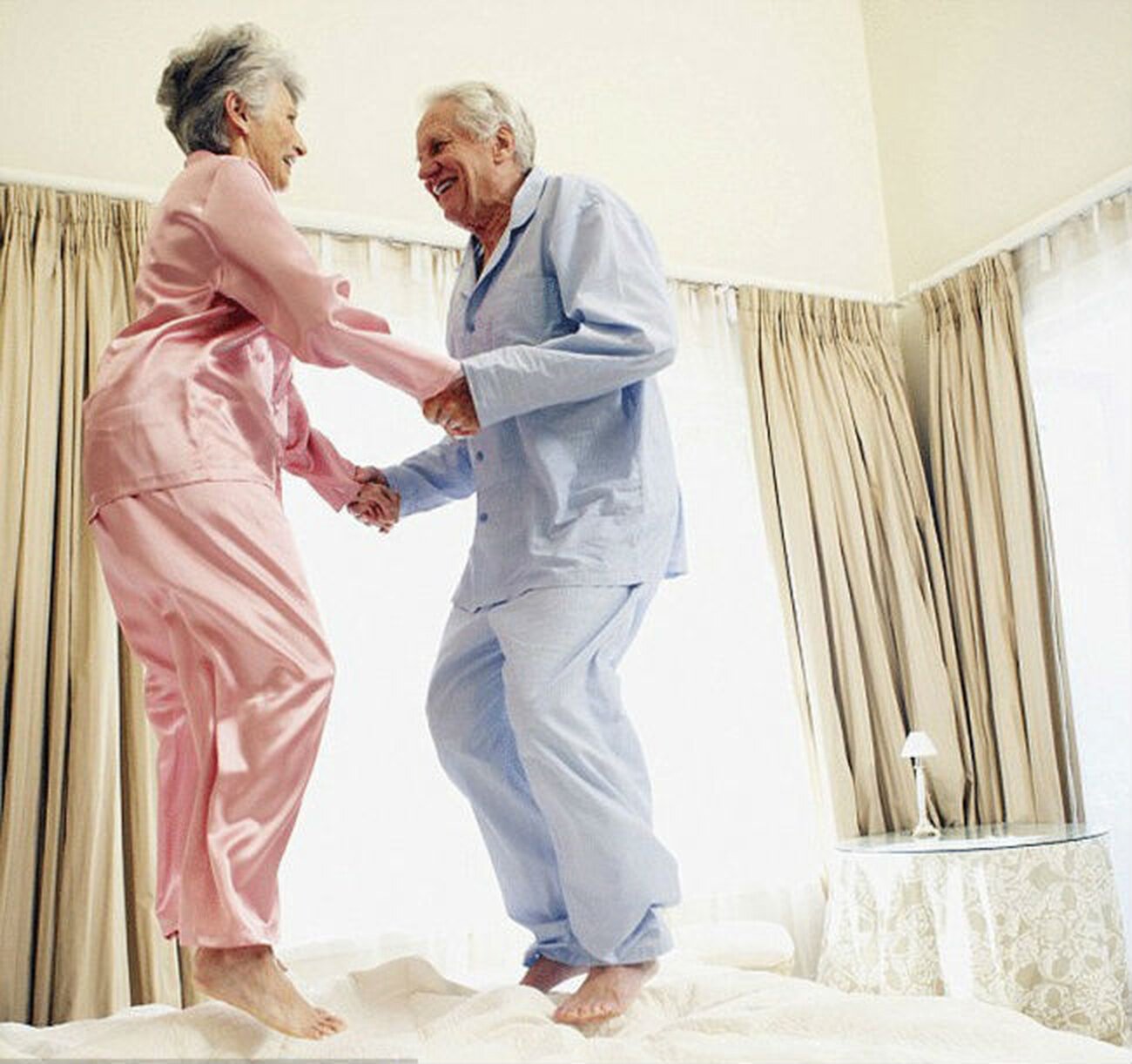Что нужно в старости. Счастливая старость. Пожилые люди. Счастливые пожилые пары. Счастливые старики.