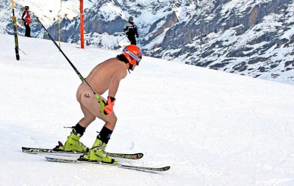 Катание на лыжах голые