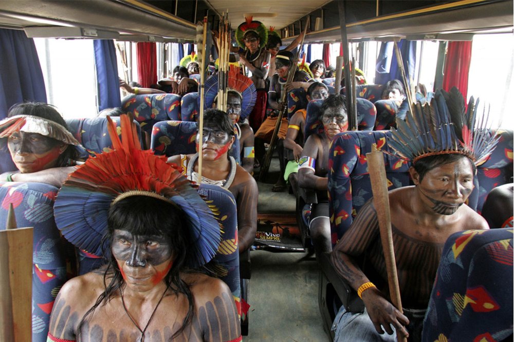 Индейцы в автобусе