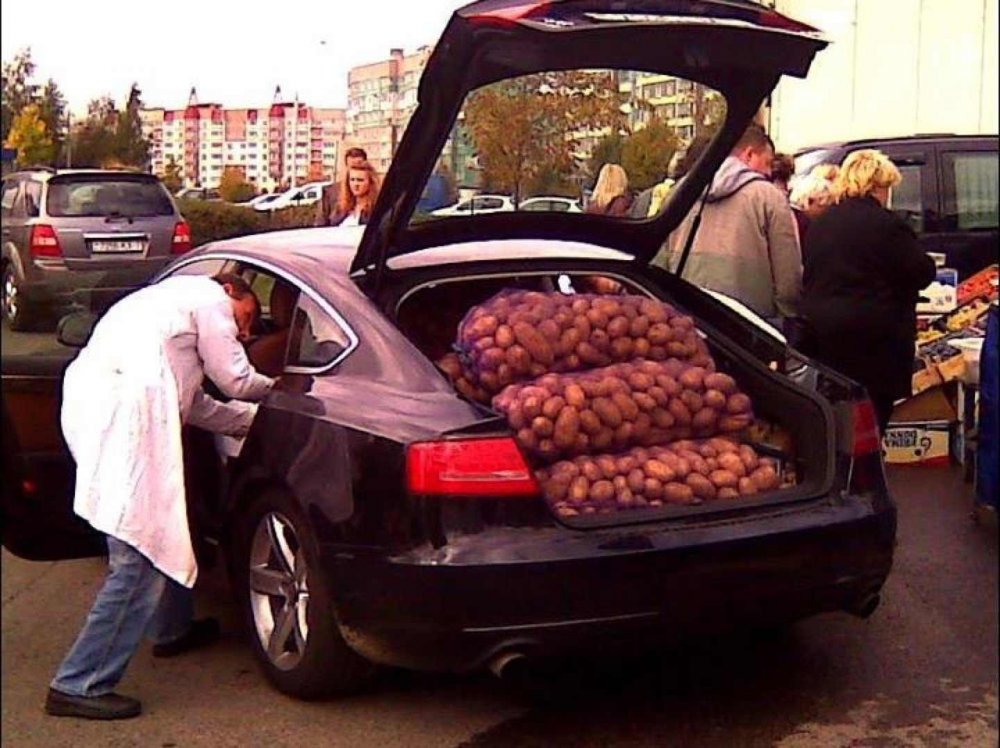 Мешок картошки в багажнике
