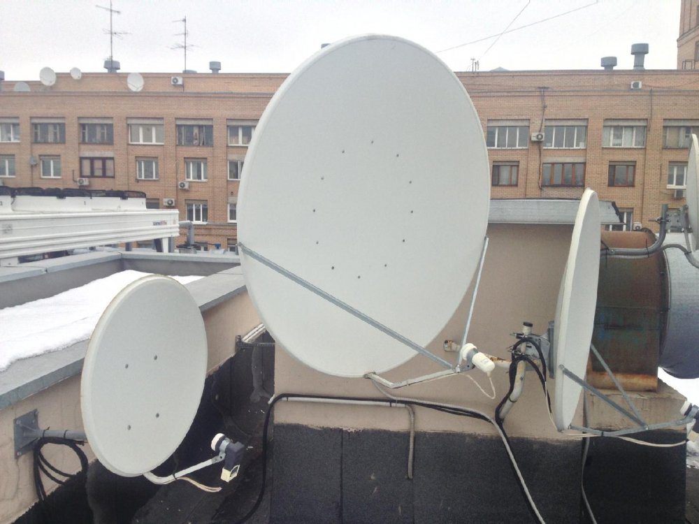 Спутниковая тарелка большая кабельная антенна 2005 NTV DTV TNT Ren TV TVC