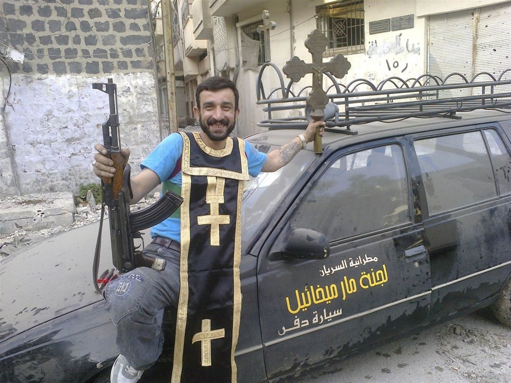 Армянский священник с оружием