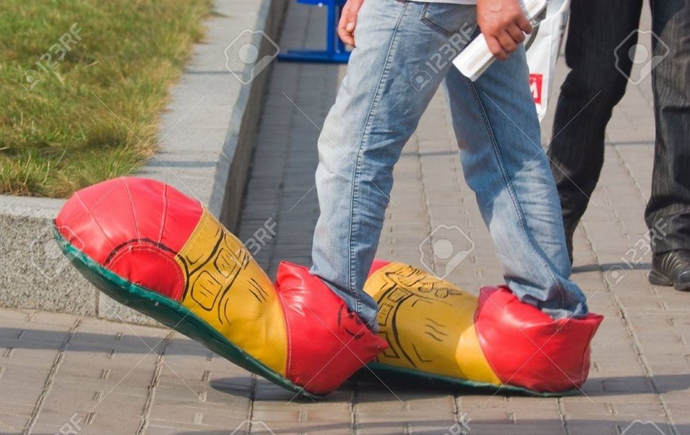 Клоун в больших ботинках