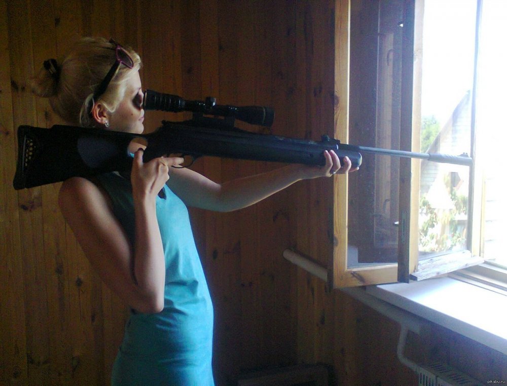 Девушка с винтовкой прикол