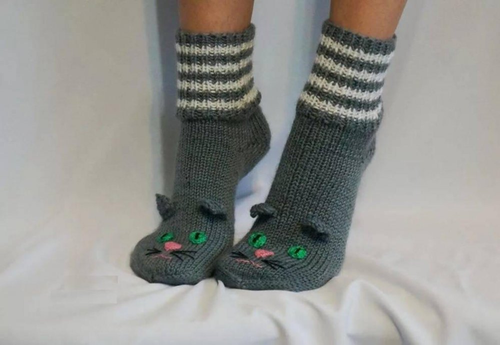 Оригинальные вязаные носки