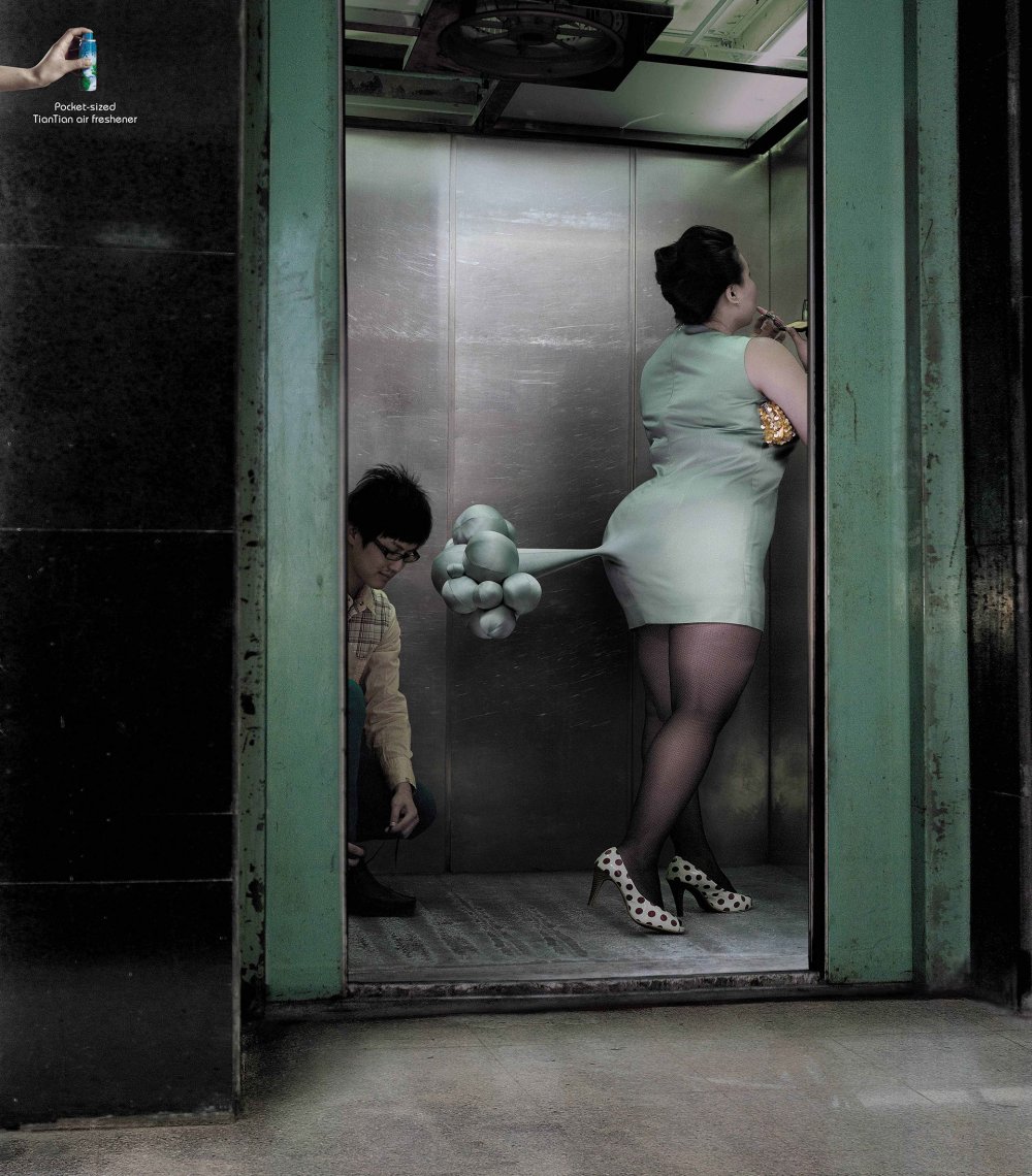 Женщина в лифте