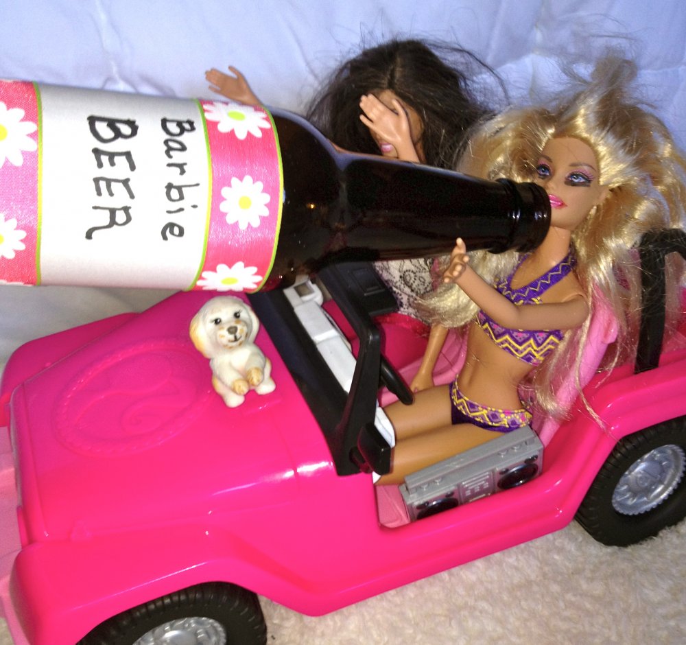 Пьяная кукла Барби
