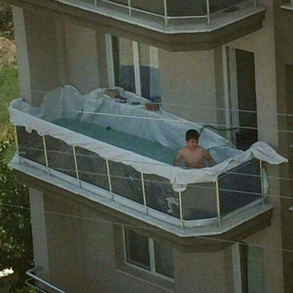 Балкон с бассейном