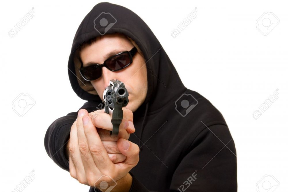 Бандит с пистолетом