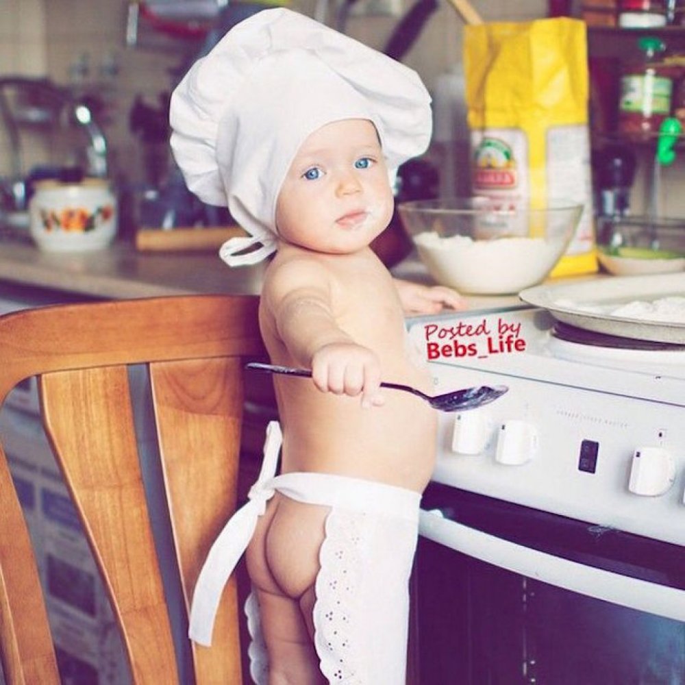 Фотосессия малыша на кухне