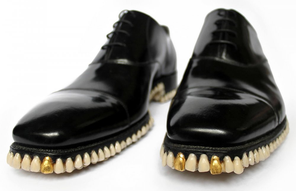 Туфли с зубами