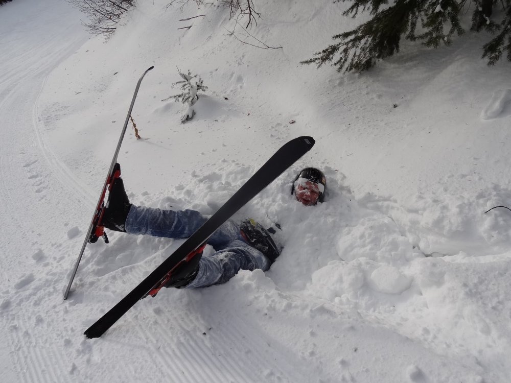 Упавший лыжник