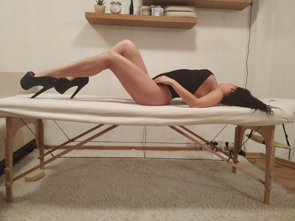 Массажный стол для эротического массажа