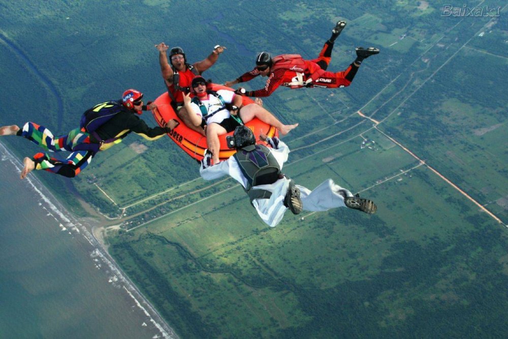 Смешные прыжки парашютистов