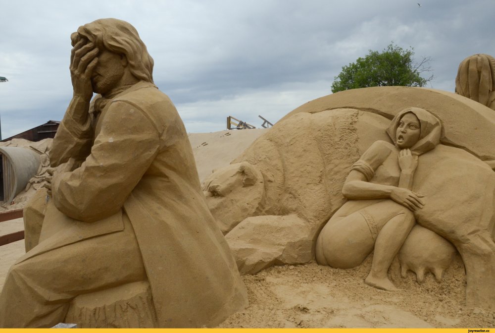 Скульптуры из песка смешные