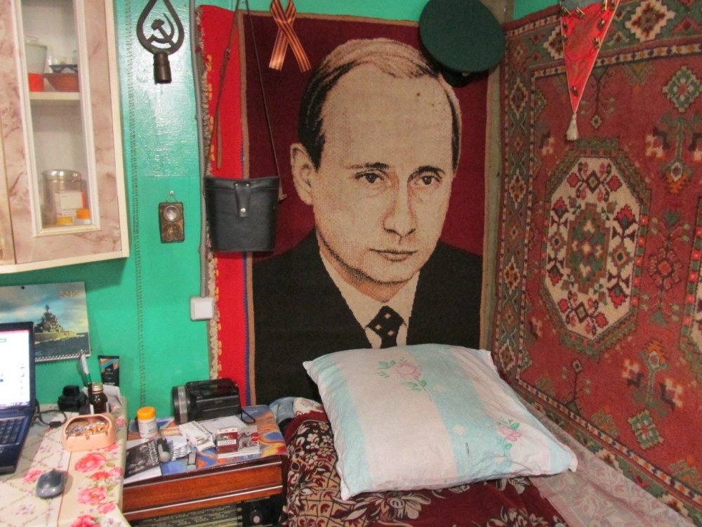 Комната с портретом Путина