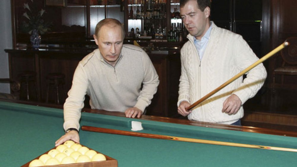 Путин бильярд