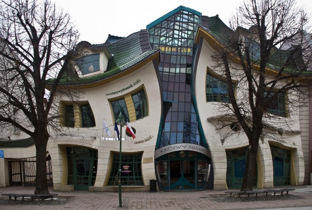 Кривой дом в городе Сопот (Польша)