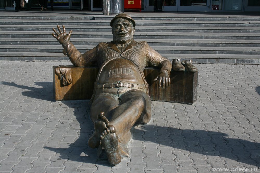 Памятник возле Гринвича Екатеринбург