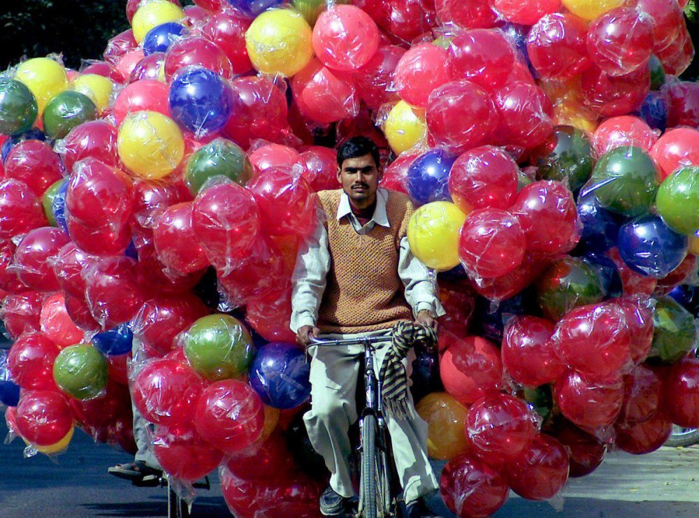 Мужик с шарами воздушными
