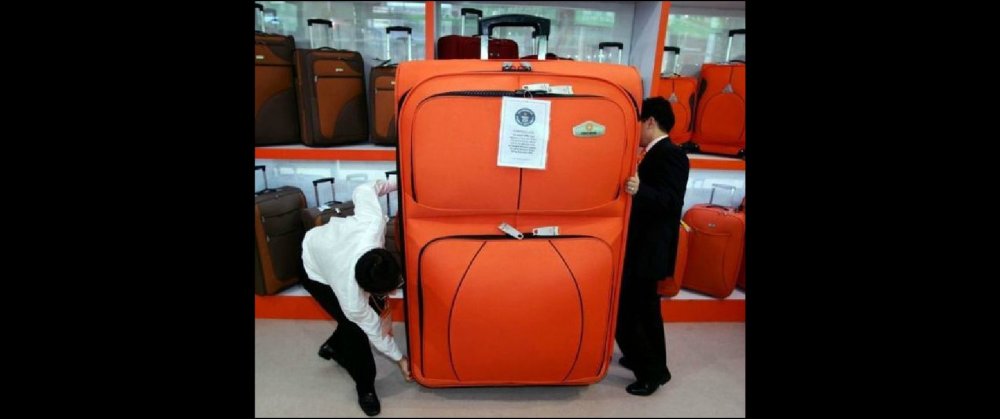 Огромный чемодан