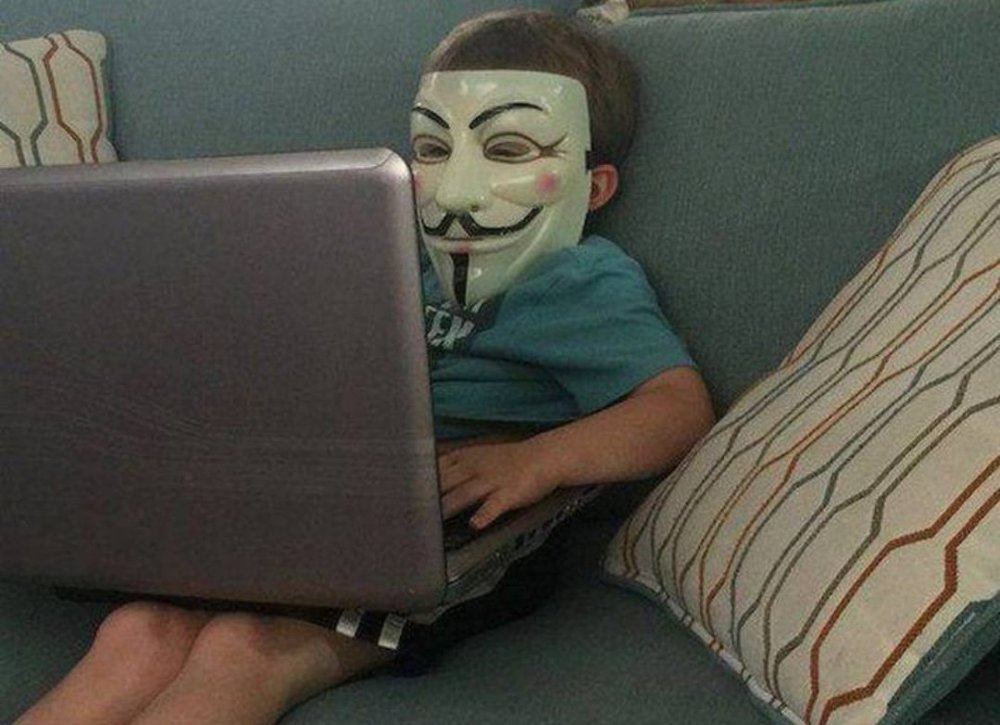 Анонимус за компом