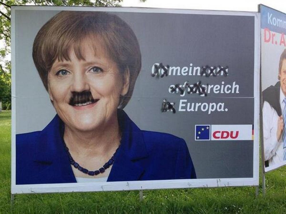 Ангела Меркель веселая