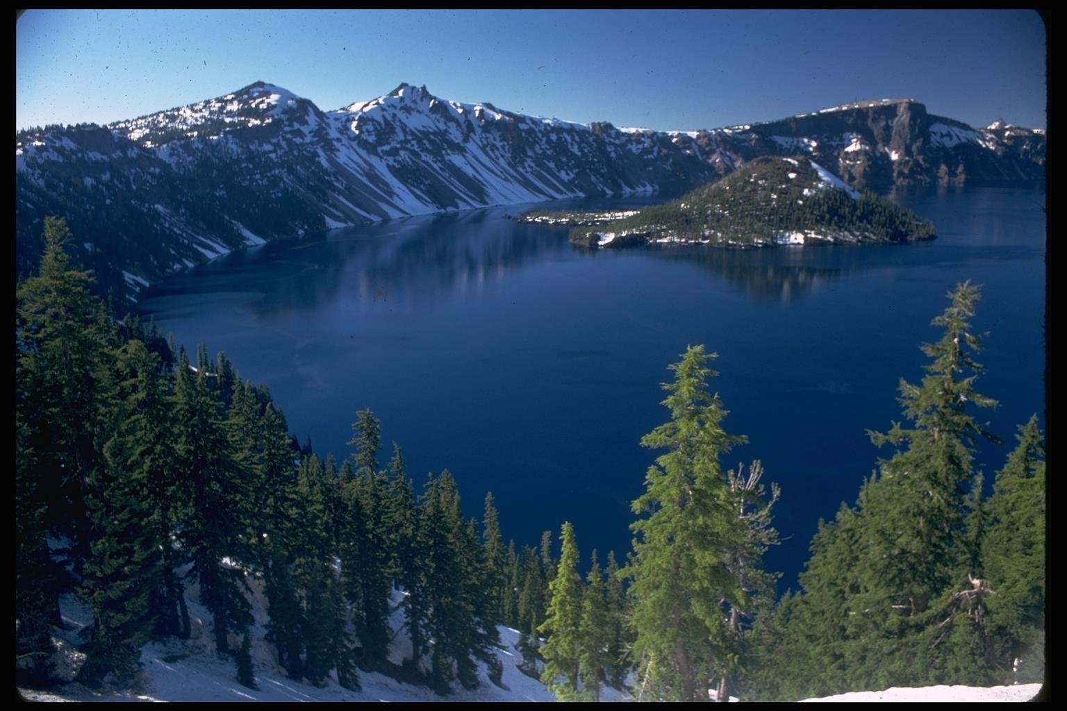 Озера созданные природой. Озеро Крейтер. Озеро Крейтер Орегон. Озеро Крейтер, штат Орегон, США. Национальный парк озеро Крейтер.