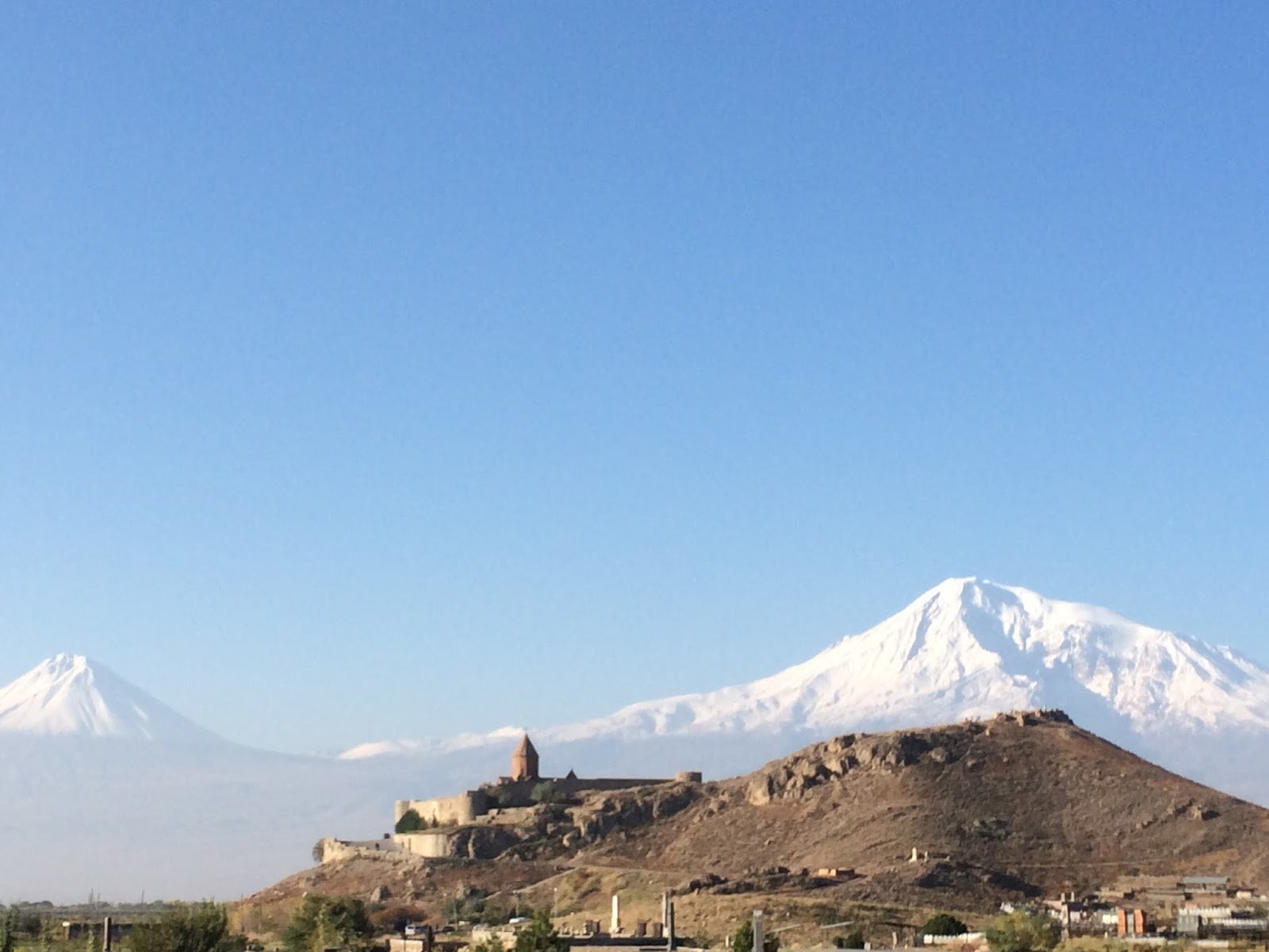 Гора арарат в армении или в турции. Гора Арарат. Армения Арарат. Гора Арарат в Армении. Арарат из Турции.