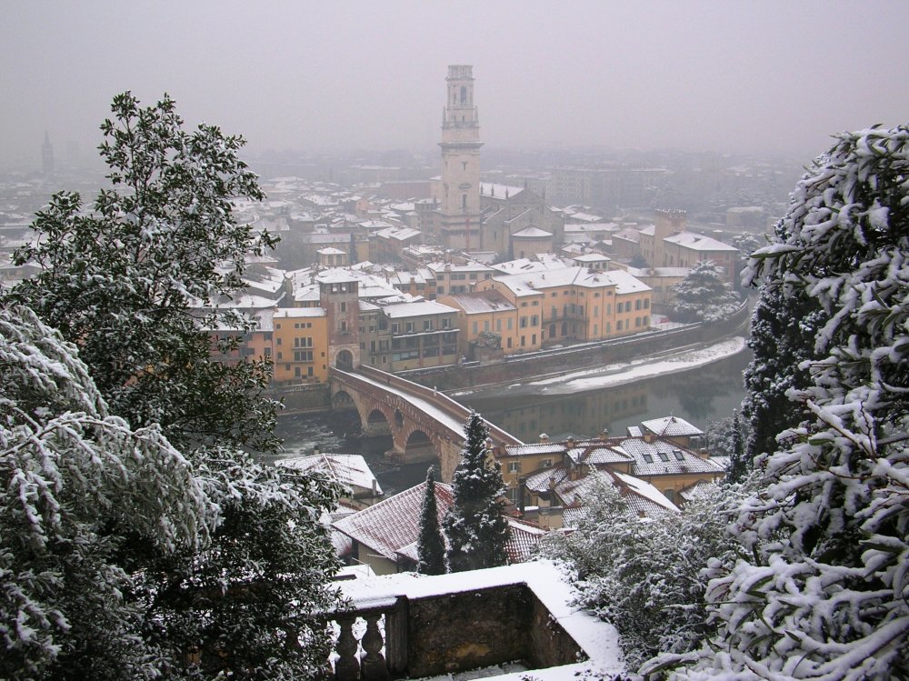 Верона Италия снег