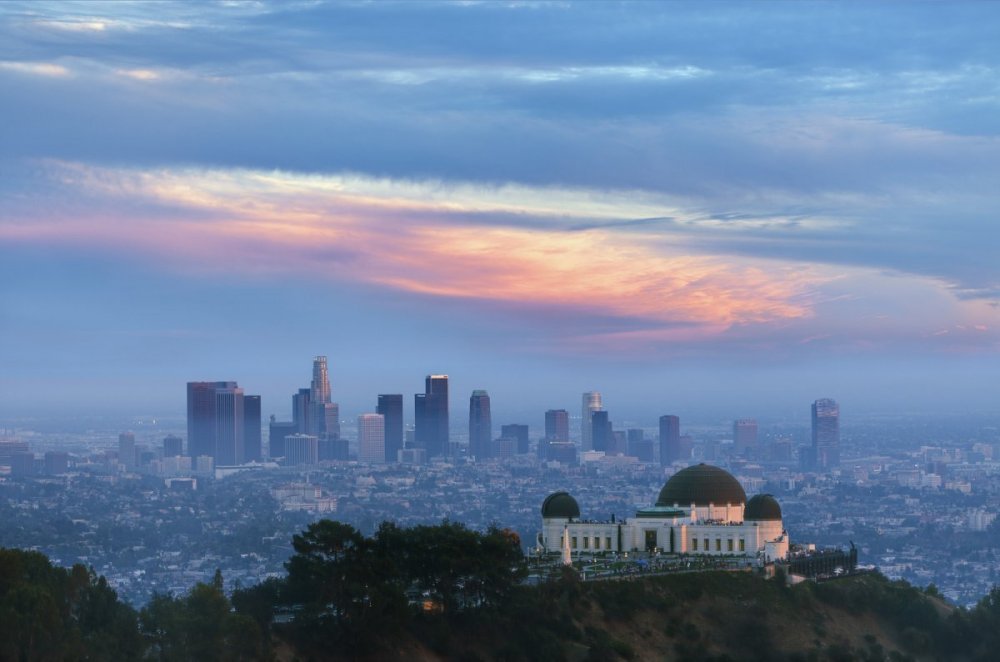 Лос Анджелес на фоне гор