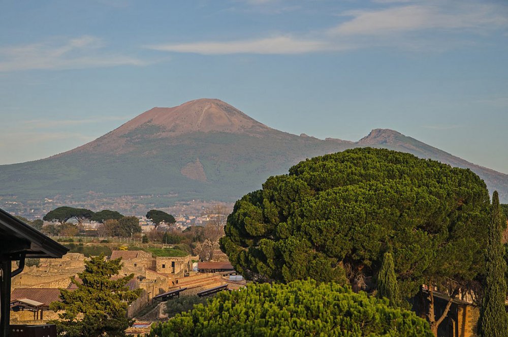 Гора Везувий вид с Неаполя