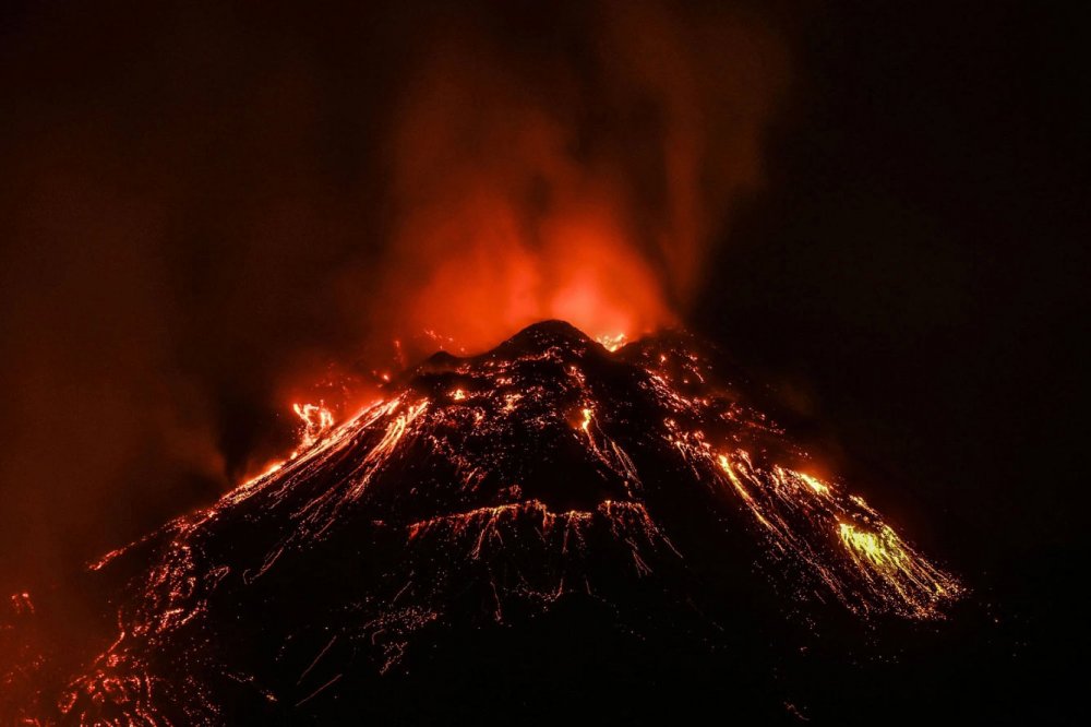 Извержение вулкана Этна 2002