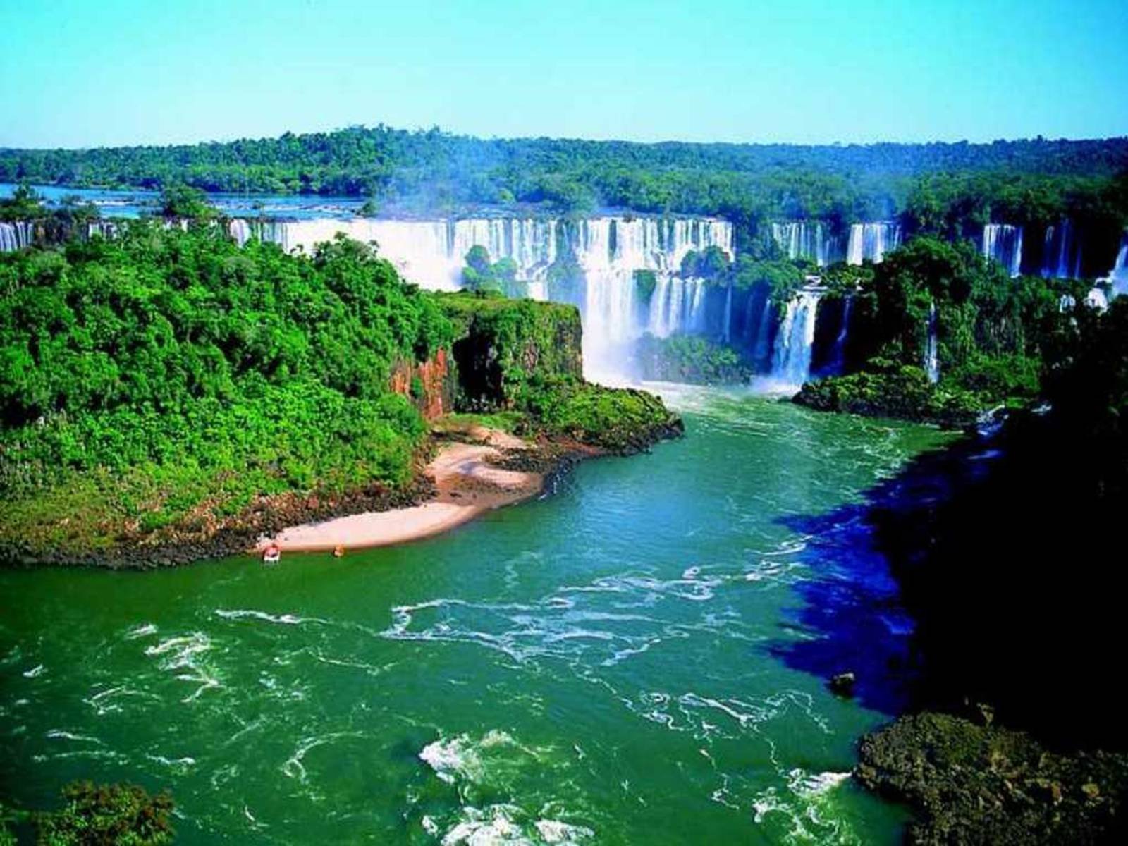 Природные воды бразилии. Игуасу (национальный парк, Бразилия). Национальный парк Игуасу, Бразилия / Аргентина. Бразилия водопады Игуасу. Национальный парк Игуасу водопады.