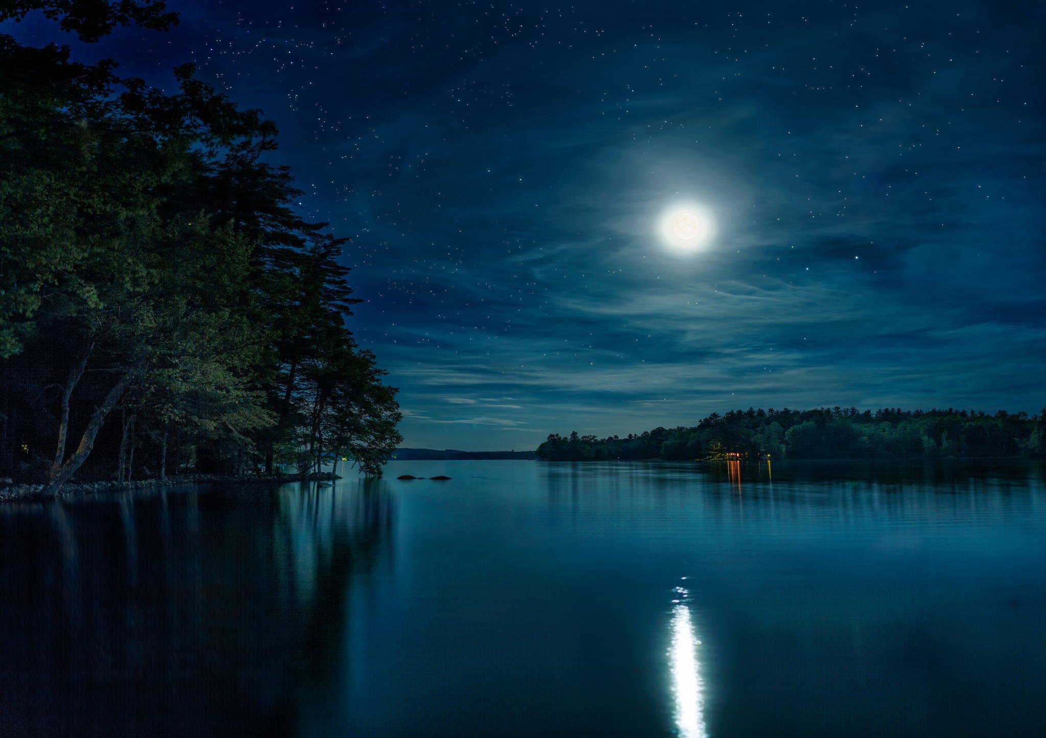 Ноч. Ночное озеро. Ночной пейзаж. Природа ночью. Озеро ночью.