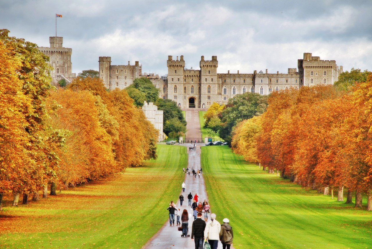 Виндзорский замок Великобритания осень. Windsor Castle , графство Беркшир. Замок Виндзор Британия осенью. Фото Виндзорского замка в Англии.