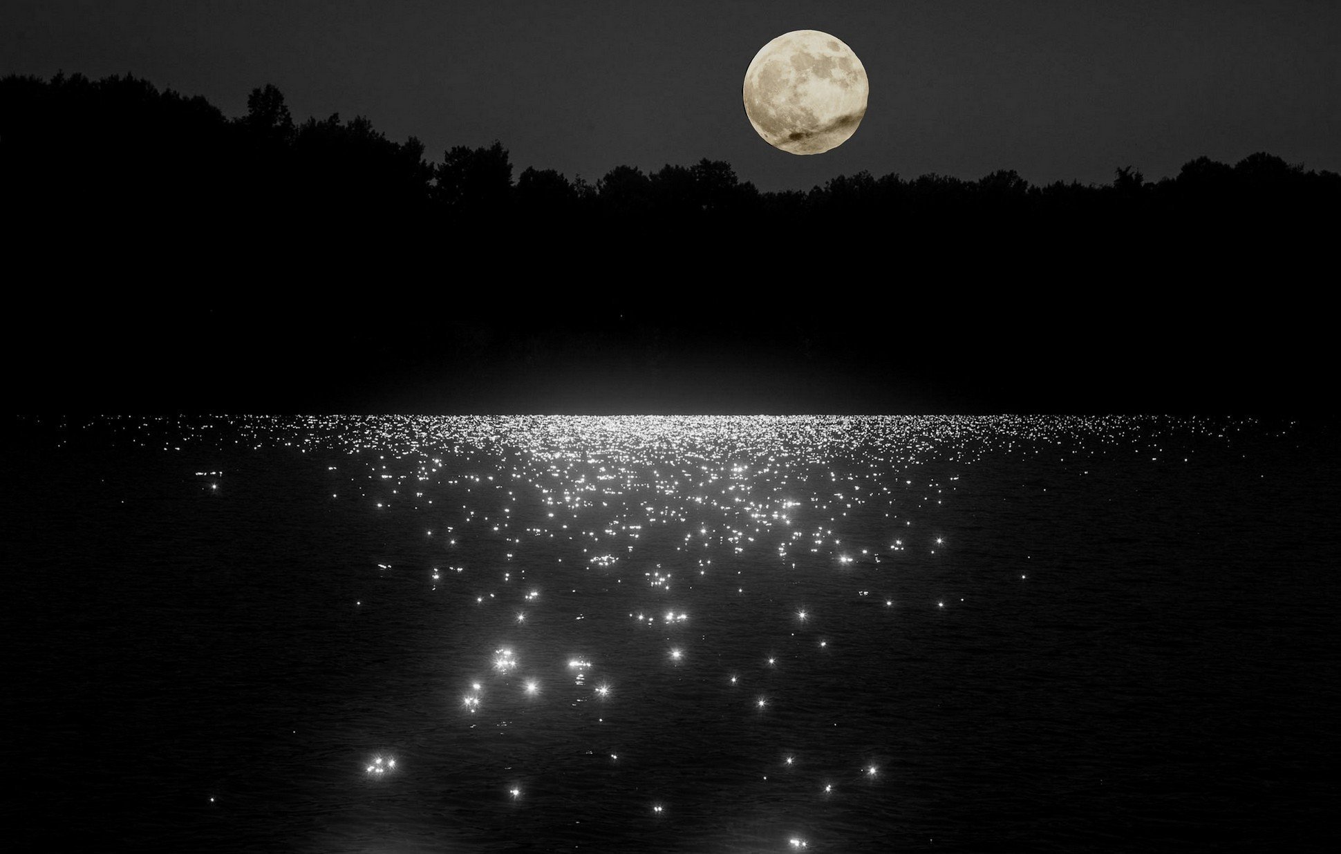 1 месяц в озере. Ночь Луна. Отражение Луны в воде. Ночная Луна. Ночь озеро Луна.
