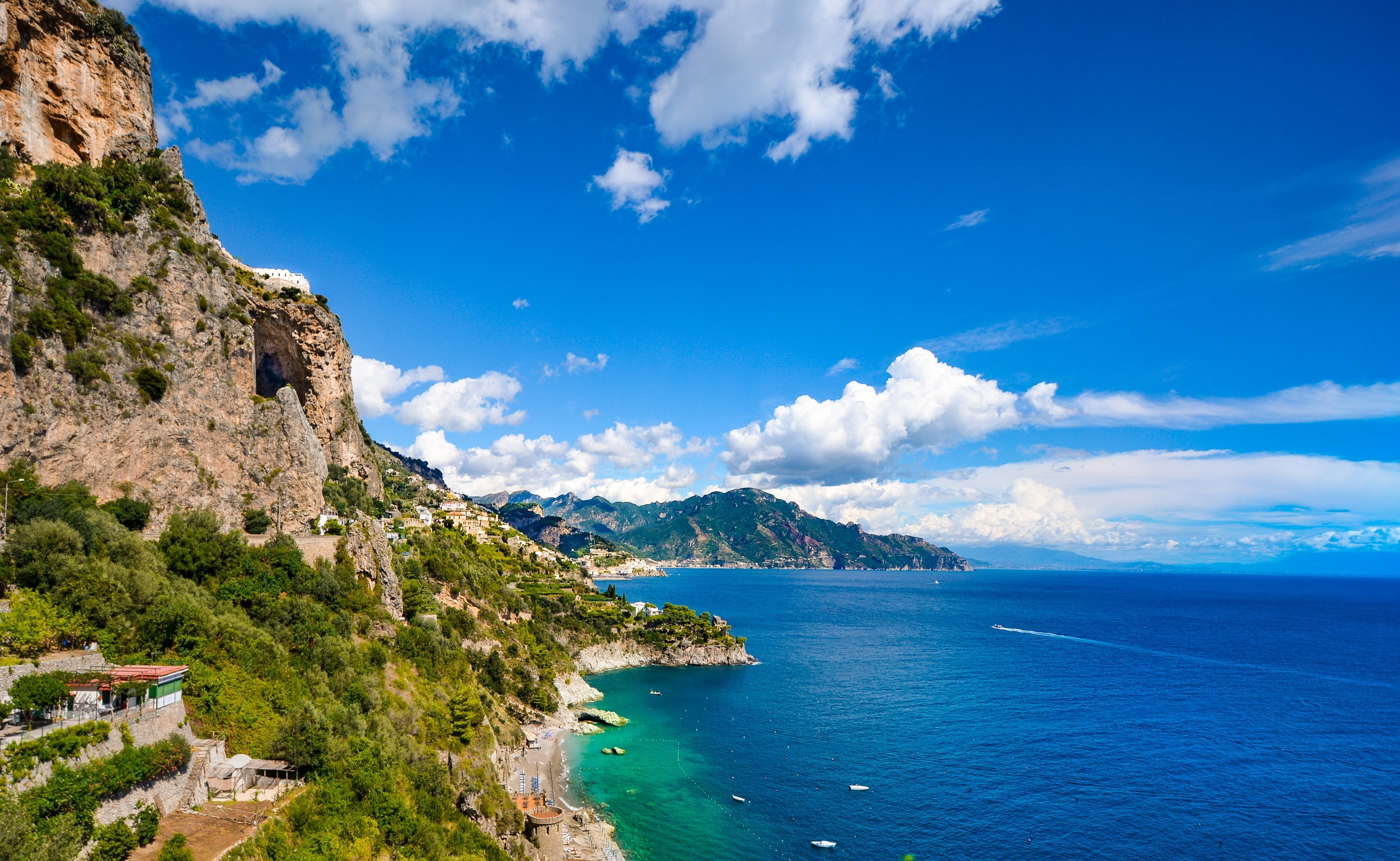 Как называется вид на море. Южная Италия Ионическое море. Пляж на Тирренском море Италия. Тирренское море побережье Италии. Тирренское море с берегов Италии.