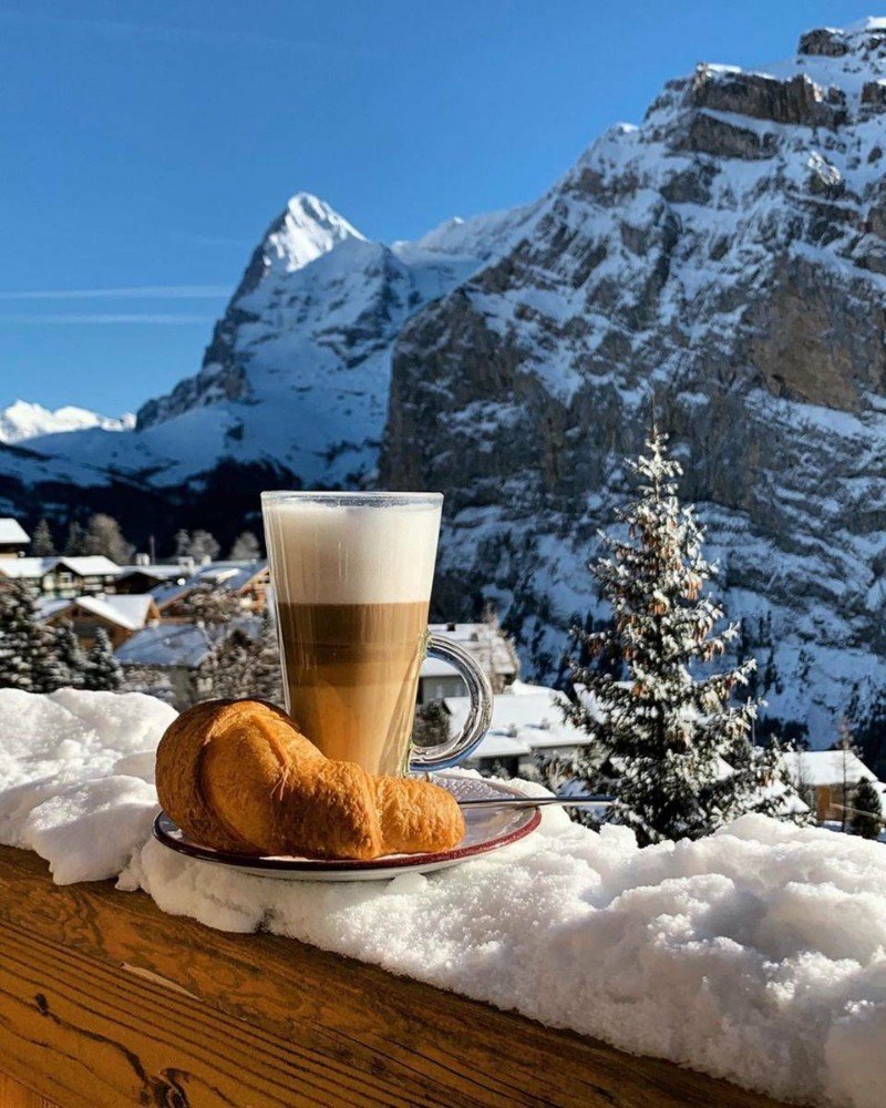 Завтрак в Альпах зимой