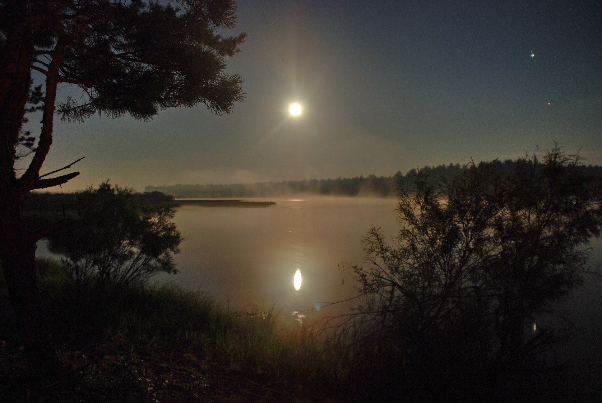 Луна свердловская область. Келехсаев художник картины Лунная ночь. Летняя ночь. Лунный вечер. Ночное озеро.