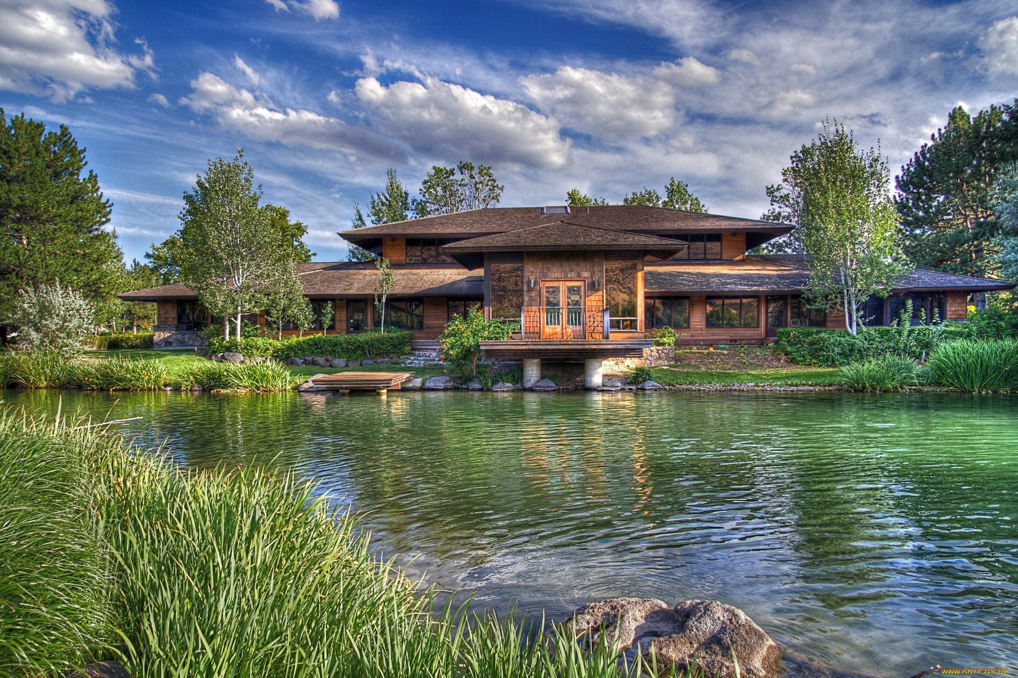 Красивые дома на воде. Дом УБОЛЬШОЙ реки. Дом Каленов в лесу у озера. Дом Старка в лесу у озера.