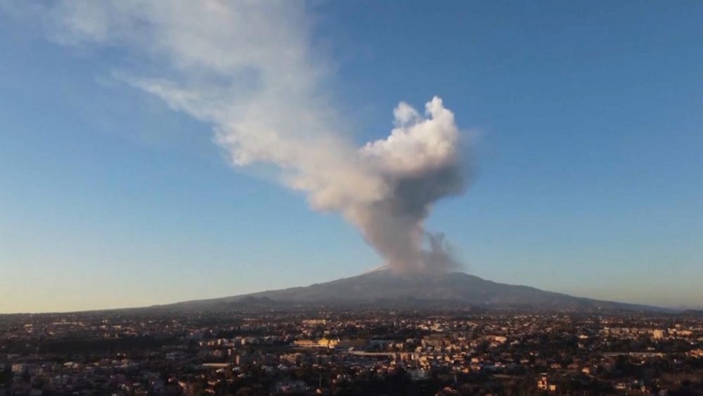 В Сицилии проснулся вулкан Этна