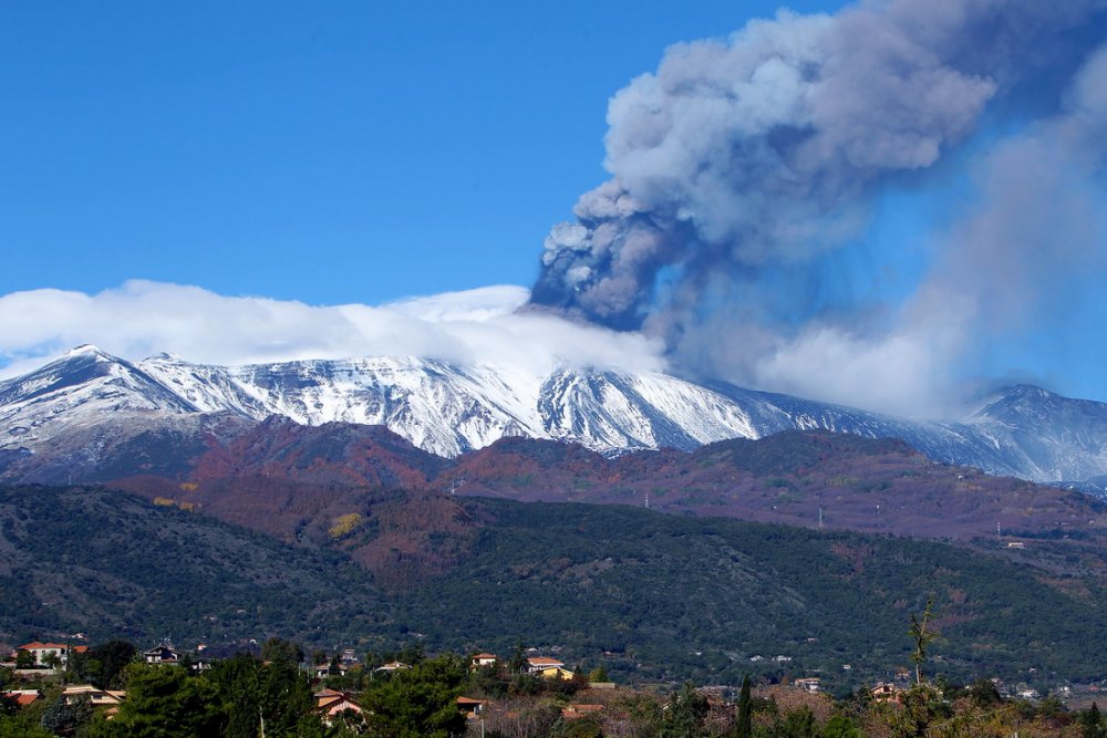 Этна вулкан, италия
