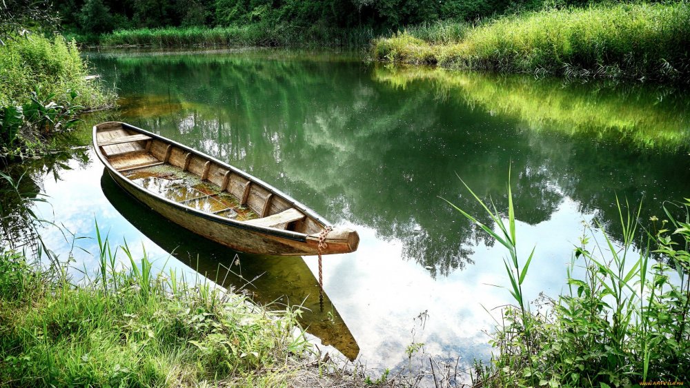Лодка на речке