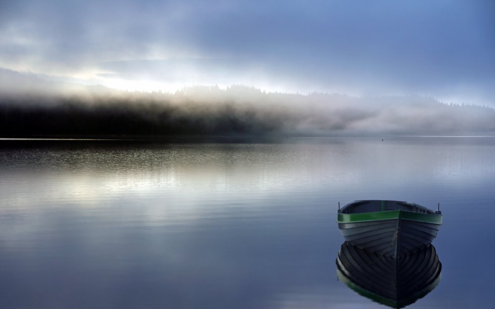Лодка озеро туман