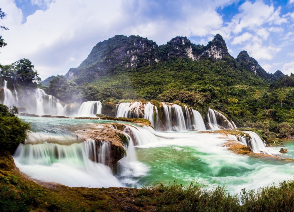 Водопад Дэтянь Вьетнам фон