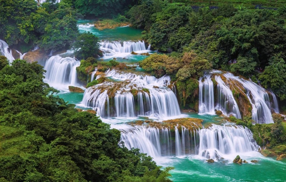 Каскадные водопады во Вьетнаме