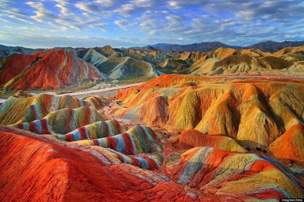 Цветные скалы Чжанъе Данксиа Китай